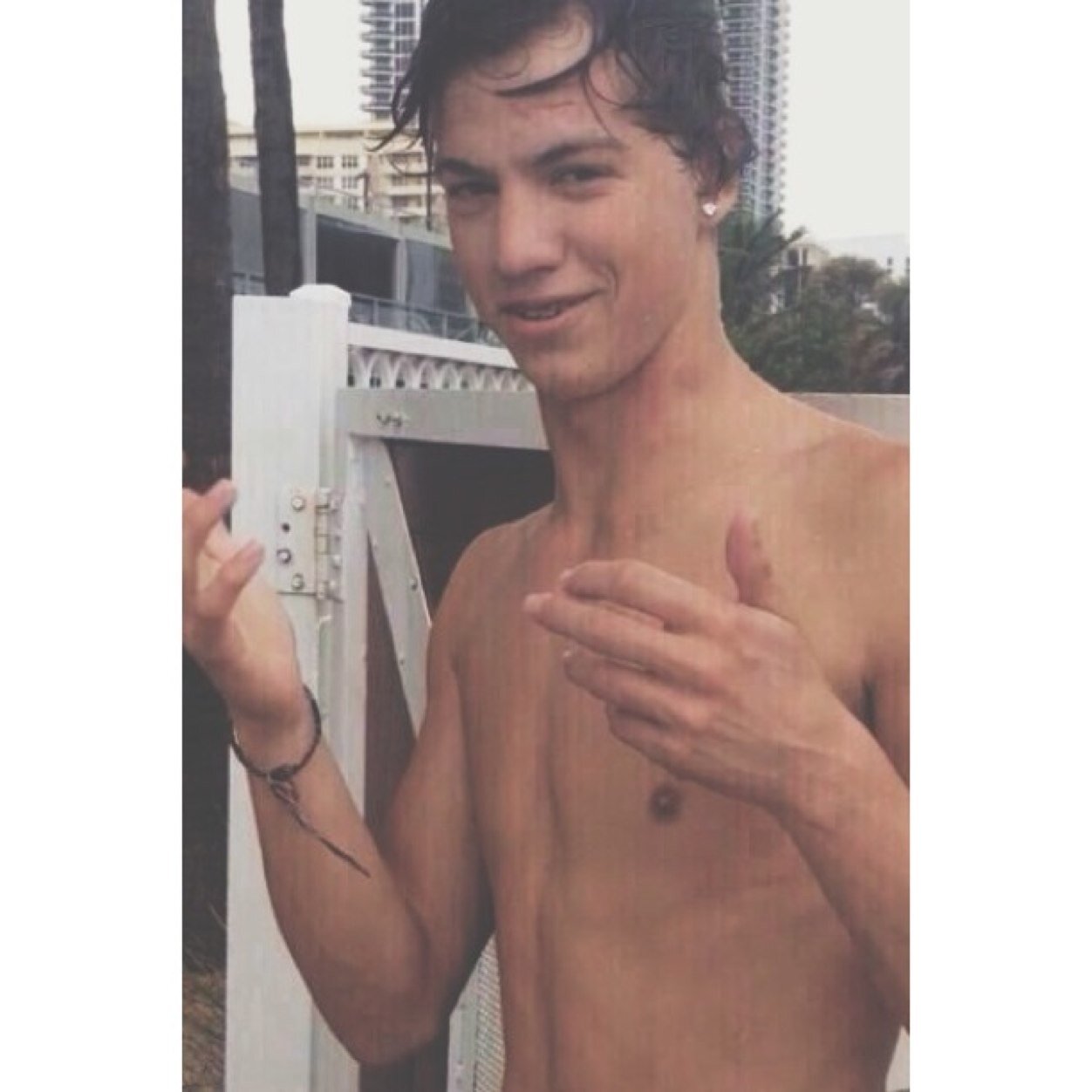 Hi! Please follow @princecaniff, she is almost at 12k! And follow her back up if you want but you don't have to.. It's @uniquedaIIas. Thank you!