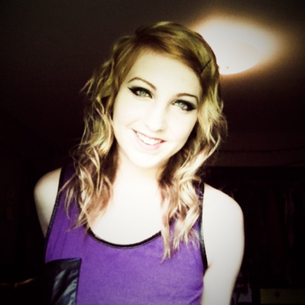 INSTAGRAM : SheriShooter
KIK: SheriShooter 
=^-^= just kik me if you need someone to talk to! I love helping people! =^.^=