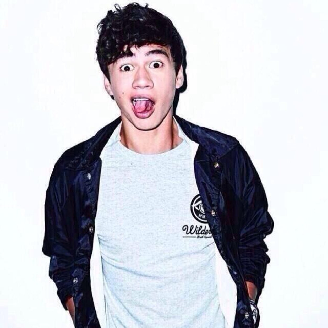 kissinghemmox's profile picture. Free follow from @RAINBOWSMUKE because ilysm