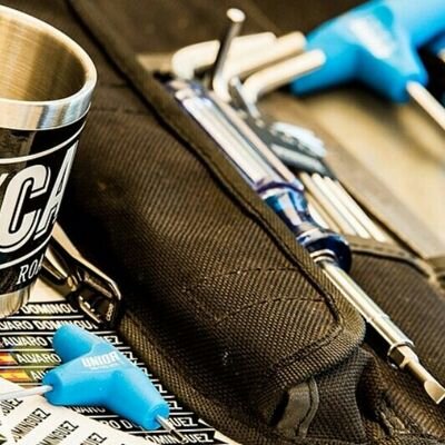Learning to be race mechanic in @TrekFactoryMTB. instagram @alvarotrek
