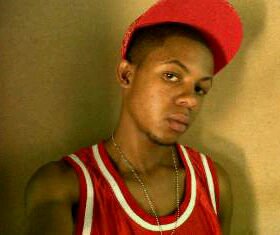 MetroFm junky. *I LOVE MUSIC* ...FearGod... Respect man. Trust no one... Hip Hop & DeepHouse is the way...Random Guy :) I'll be good 2you if you good 2me.