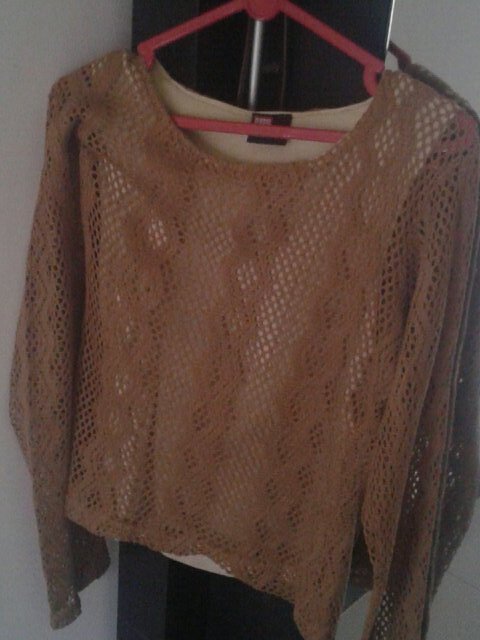 tersedia baju, celana, dress, tas dan aksesoris lain. murah meriah. dm for ask ;)