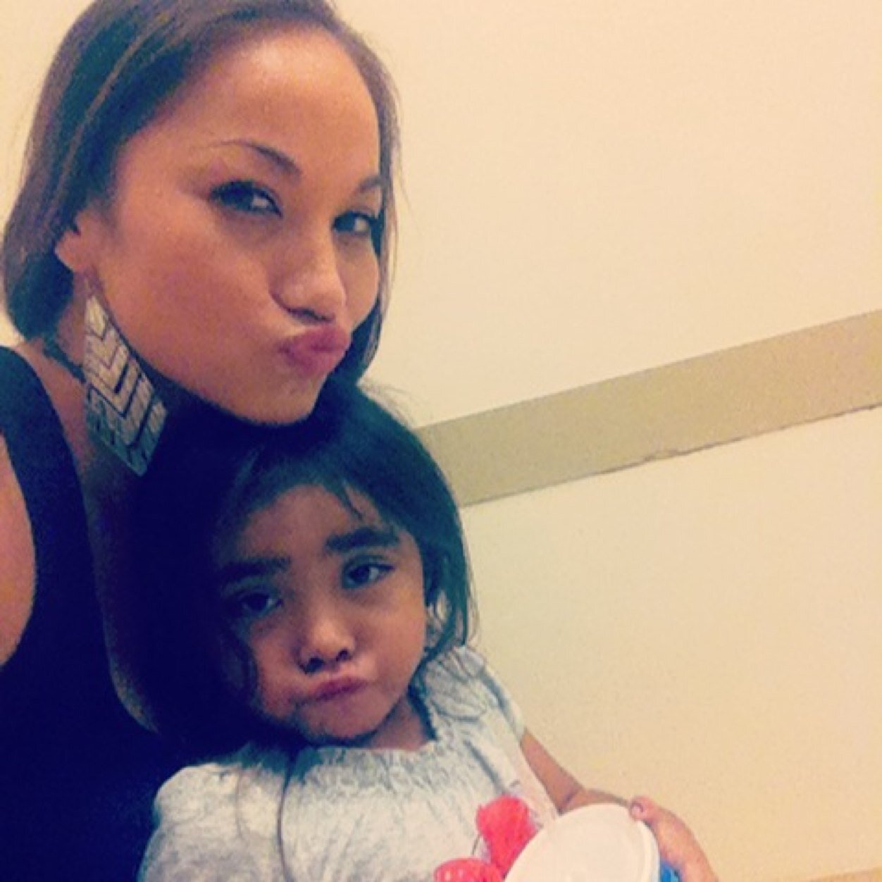 sHiNey | 24 | kAyDeNcE + MeRcY | MaRRieD: iKaiKa PoAiPuNi | iG: shineynwaisidegorilla | FB:shineynikaika poaipuni | FaMiLyOveReVeRytHiNg
