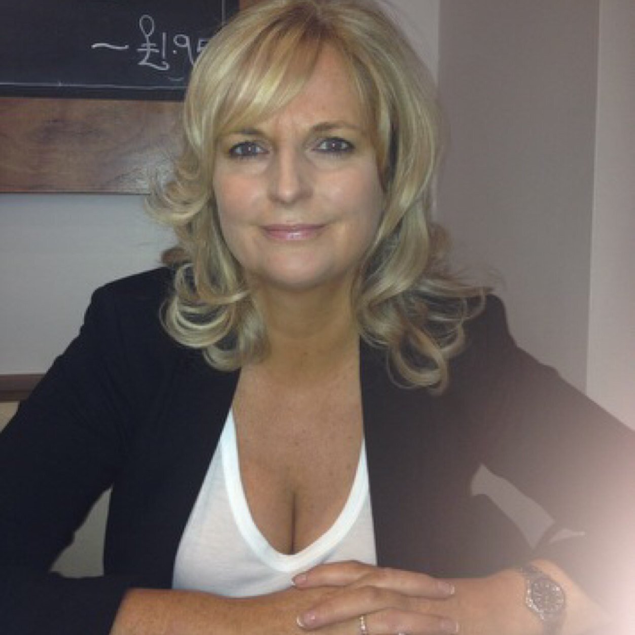 AmandaWalsh99's profile picture. 