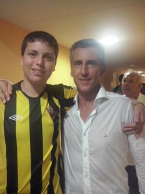Nacido el 08/06/1999. Soy alto, simpático y amable. Me gusta mucho el fútbol, el basket y estar con mis amigos. [Si quieres, puedes].      Real Madrid CF! ☺