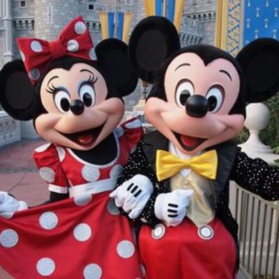 ディズニーリゾートbot Tdr非公認 ディズニーランドのトゥーンタウンには隠れミッキーが多々あります 基本隠れミッキーは顔だけですが その中でも体がある隠れミッキーがあります ちなみにドアの鍵穴になっているので 訪れた際に一度探してみては