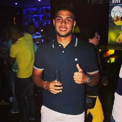 Colombiano simpático,sincero,atrevido con las ideas muy claras, Me gusta viajar,conocer: Culturas,gente nuevas etc... Amante del fútbol y estudiante ;)