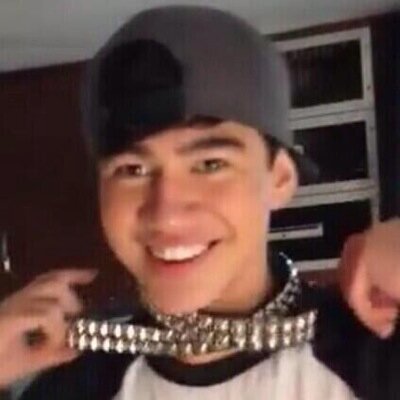 Hello you are beautiful please follow @hoodbucks for this follow and simply ask her for a followback! If you already follow her tysm