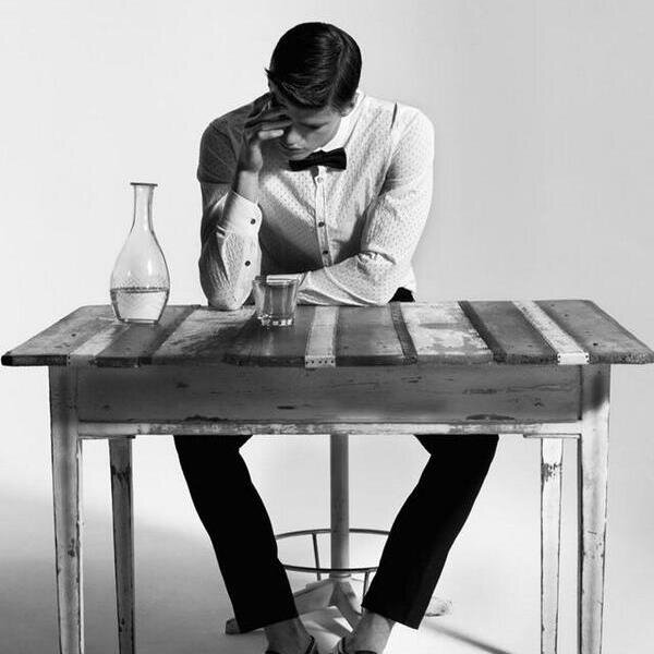 태양은 아무리 좋아해도 따뜻하다는 얘기를 들을 정도로 멀리 있어야만 한다
