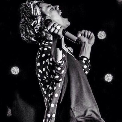 hey there beautiful I gave u a free follow and it would mean a lot if u could follow @smokeszarry in return (ask for a fb if u like) ilysm