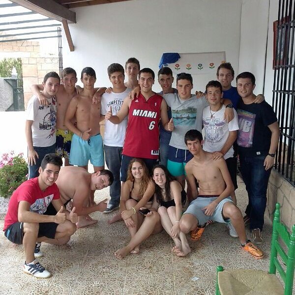 jugador de basket, siempre con los mejores amigos