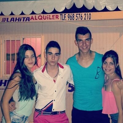 una persona no es feliz sin gente alrededor