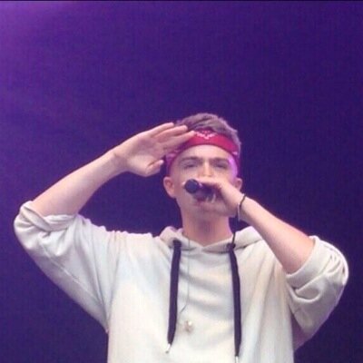 18'04'14 ♥️
Dioni kissed my hand 
And he said that i looked good