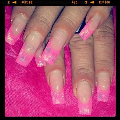 Uñas de gel, esmaltado permanente y decoraciones, preguntar ofertas. UÑAS DE GEL Y ESMALTADO PERMANENTE