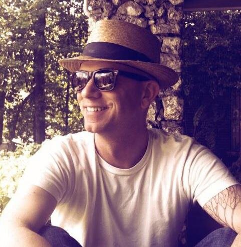 Account Executive with Birmingham magazine. I like books, healthy food, vintage Italian scooters, airports and road trips.