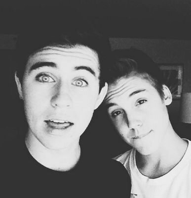 This is a free follow, please go and follow @ohmyesspinosa i'll follow back everyone