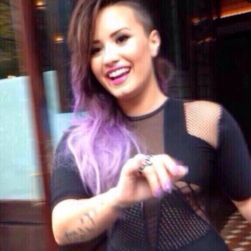 please follow @geekydemetria it'd mean a lot!! Thank youuu ilyyy ur awesome ! :)