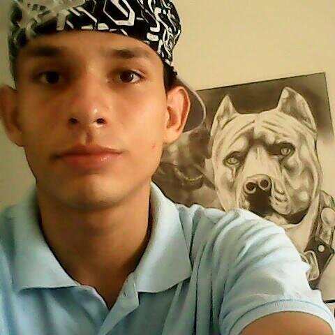 la vida es peligrosa ,no por la personas q¨ hacen el mal sino por las q¨ se sientan a ver q¨ pasa.