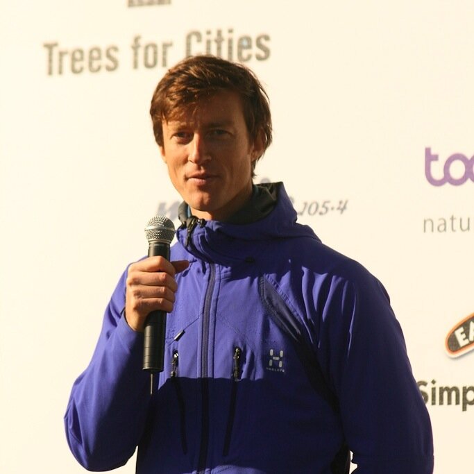 RolloBarefoot's profile picture. Injury & Athletic Performance Specialist who teaches everybody the true potential of body, mind and belief through the skill of barefoot running.