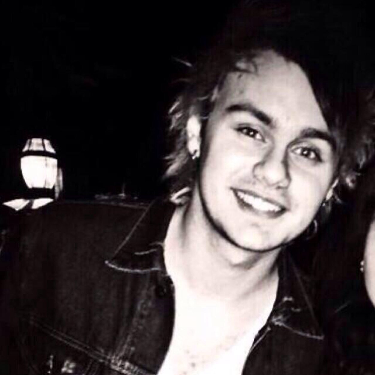 Since i gave you a free follow you should follow @CloudyMuke_