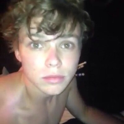 hello!!!(-: i just gave you a free follow, so in return can you please follow @5secondsofcrazy! THANKS ILY❤️