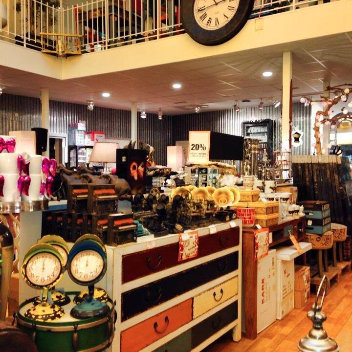Global Living                         Smedjegatan 13,Västerås.
Tel:021186290
Epost:Info@globalliving.se    Öppet:Mån-Fre:0830-1900 Lör:0900-1700,Son 1100-1700
