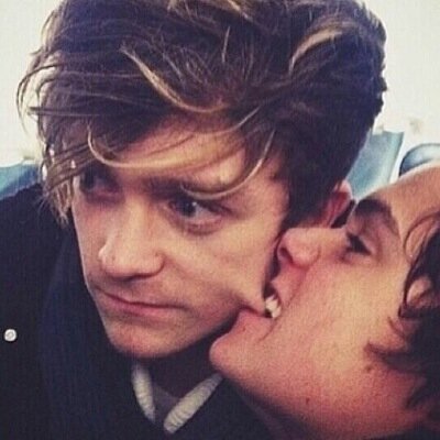 Please follow @mxchellefox and @connorscupcake in return - follow back if you ask ✨