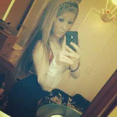 Follow me I follow back:*