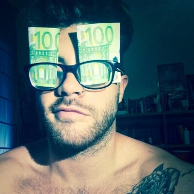 He creado esta cuenta tan sólo por si creías que no me conformaba con tuitear la mierda que tuiteo en @TonyDonald.
