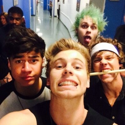 Reinventing punk rock @5SOS Derping since 2011