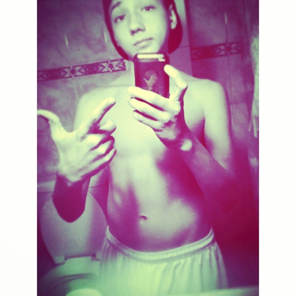 Pin:7A2EC6CC
Instagram: Alecolli3
