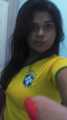 É perigoso o seu sorriso
É um sorriso assim jocoso, impreciso
Diria misterioso, indecifrável
Riso de mulher.