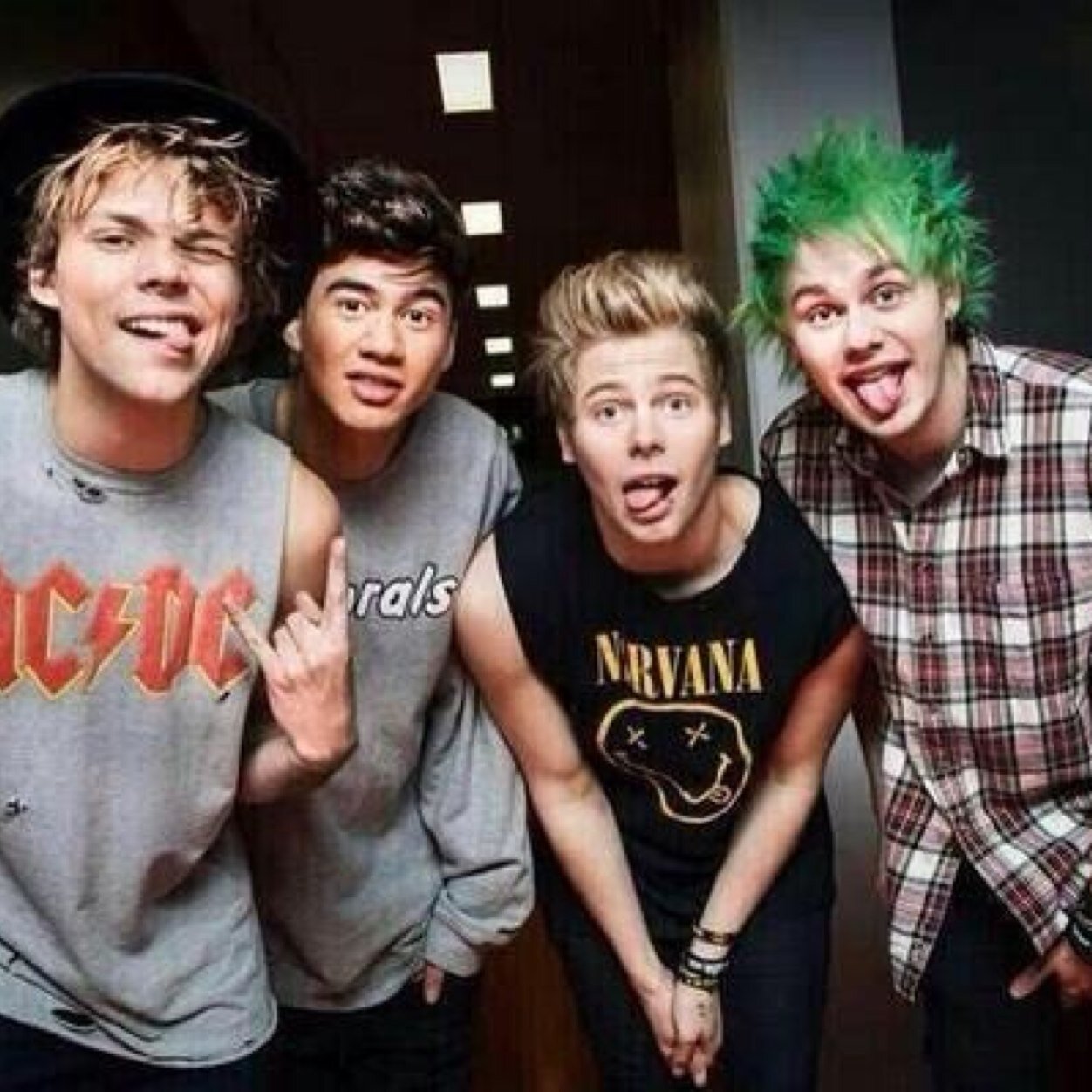 Sharing your confessions of anything 5SOS related, M&Gs, anything a little more than a M&G ;), experience, opinions - anything! Send your confessions on our ask