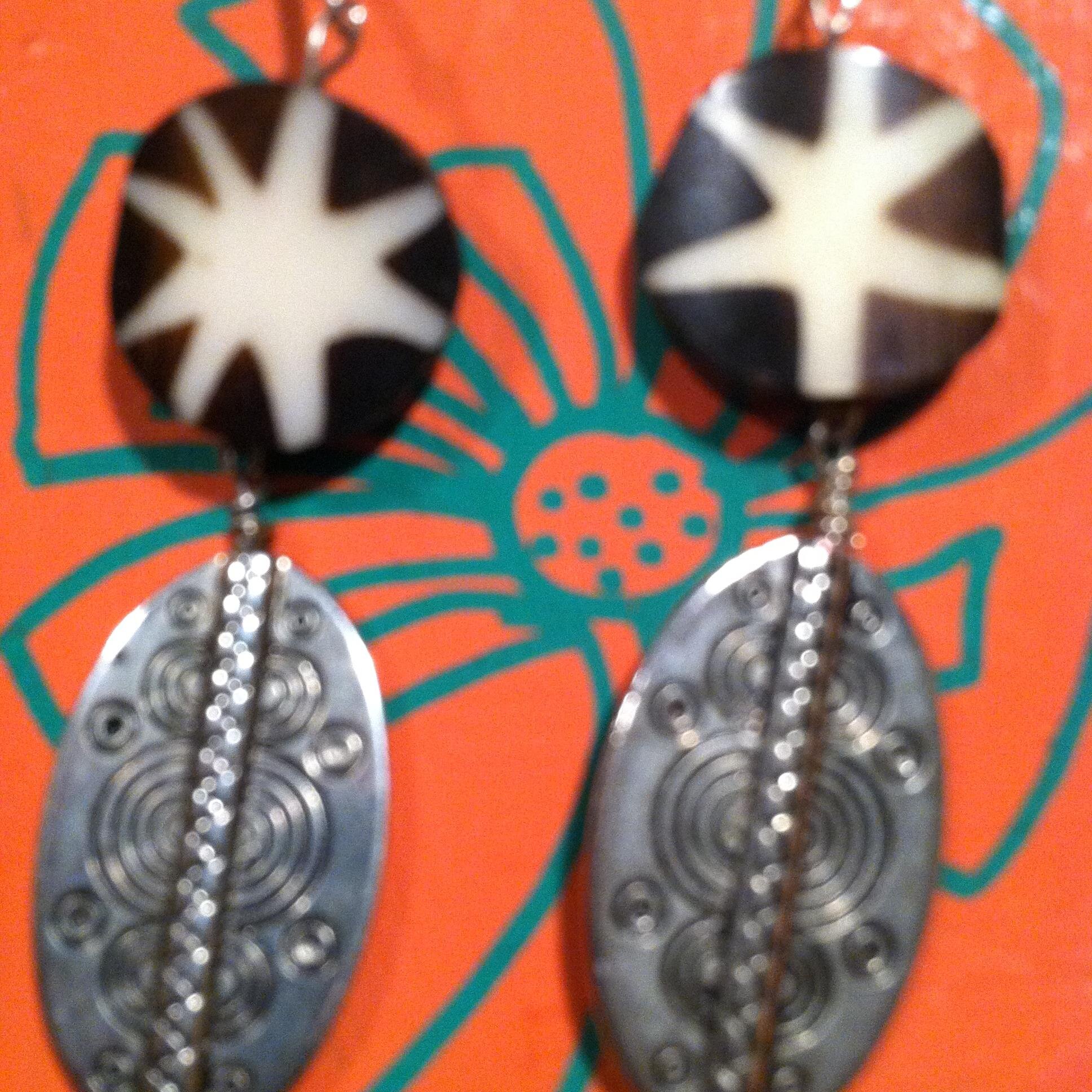 zboutiq's profile picture. Original art and handcrafted accessories