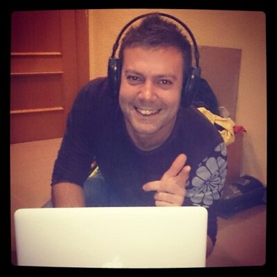 Grau en Ciències de l'Act. Física i l'Esport a l'INEFC BCN i Màster en formació del professorat.  Soci 5066. Sóc #RCDE.