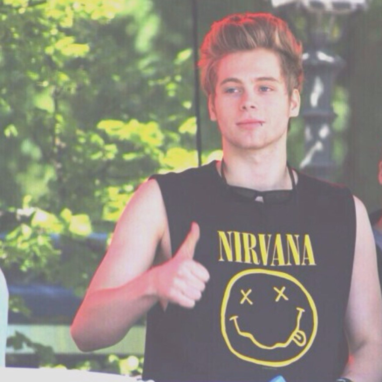FREE FOLLOW, PLEASE FOLLOW @HEMMOSIDES ILYSM