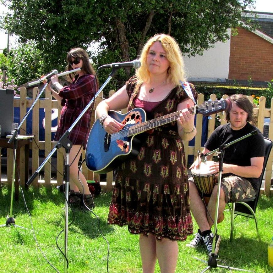 An English folk band whispering the dreams of haunted landscapes. http://t.co/aMQtuozMwo