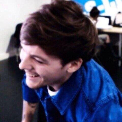You know the drill. Follow @xpumpkinlouisx bc free follow yay ily x