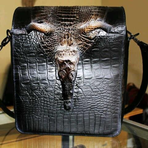 Menjual berbagai macam kerajinan full asli kulit buaya ( tas,sepatu,ikat pinggang,dll ..) info add:3240BDEB