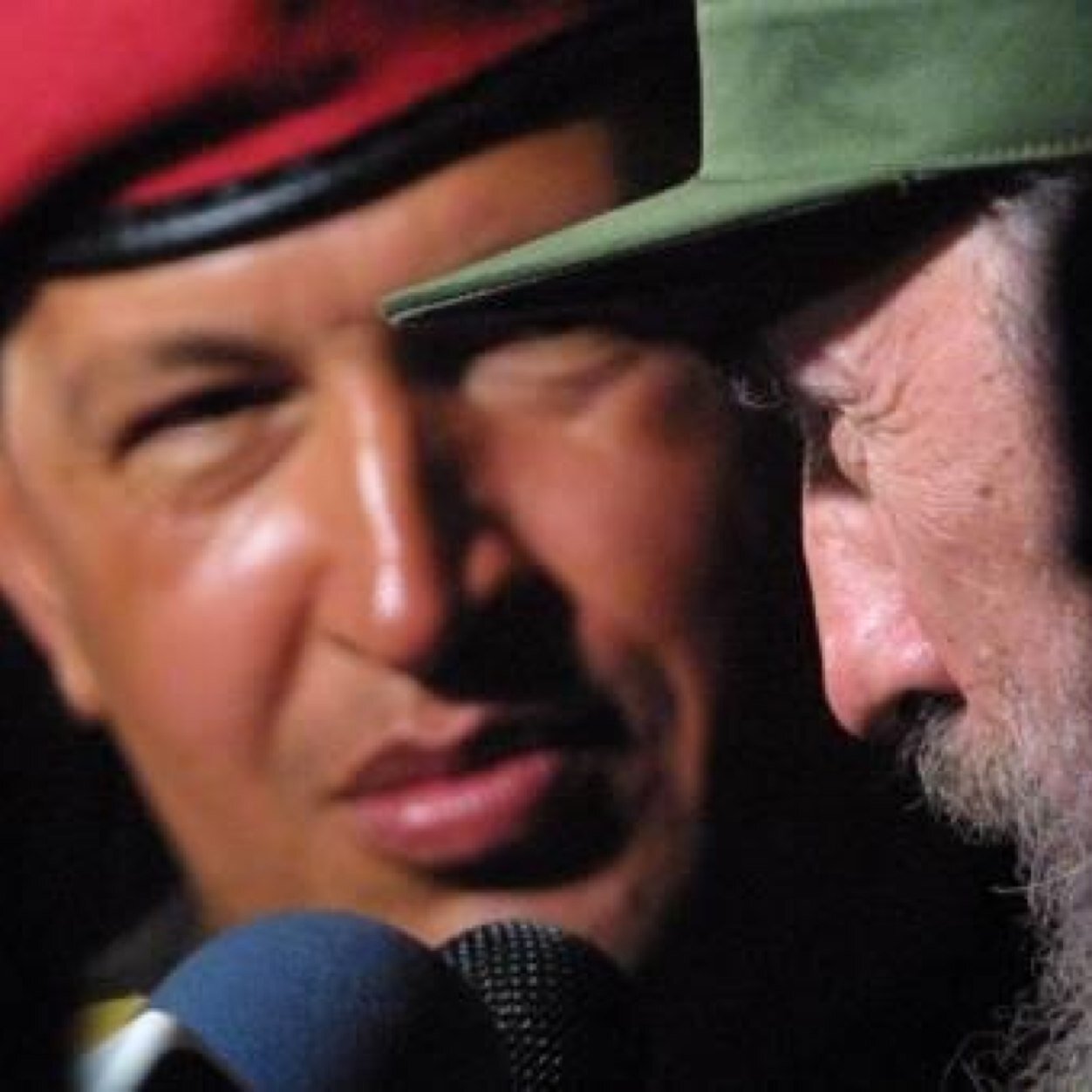 Bolivariano,Chavista, Revolucionario radical, anti imperialista y soldado del pueblo. Leal a CHAVEZ. #ElEsequiboEsNuestro