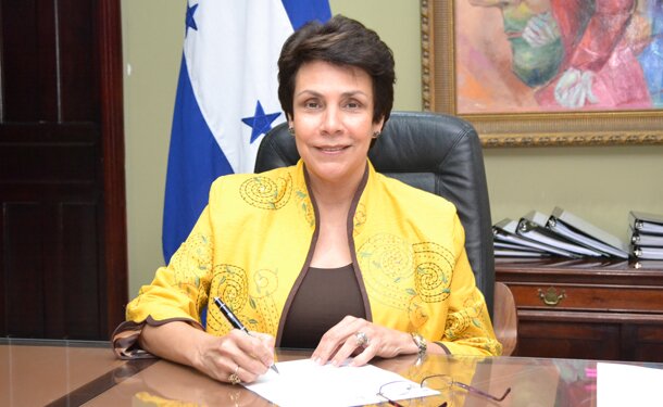 Mireya Agüero de Corrales 
Secretaria de Estado en el despacho de Relaciones Exteriores y Cooperación Internacional de Honduras