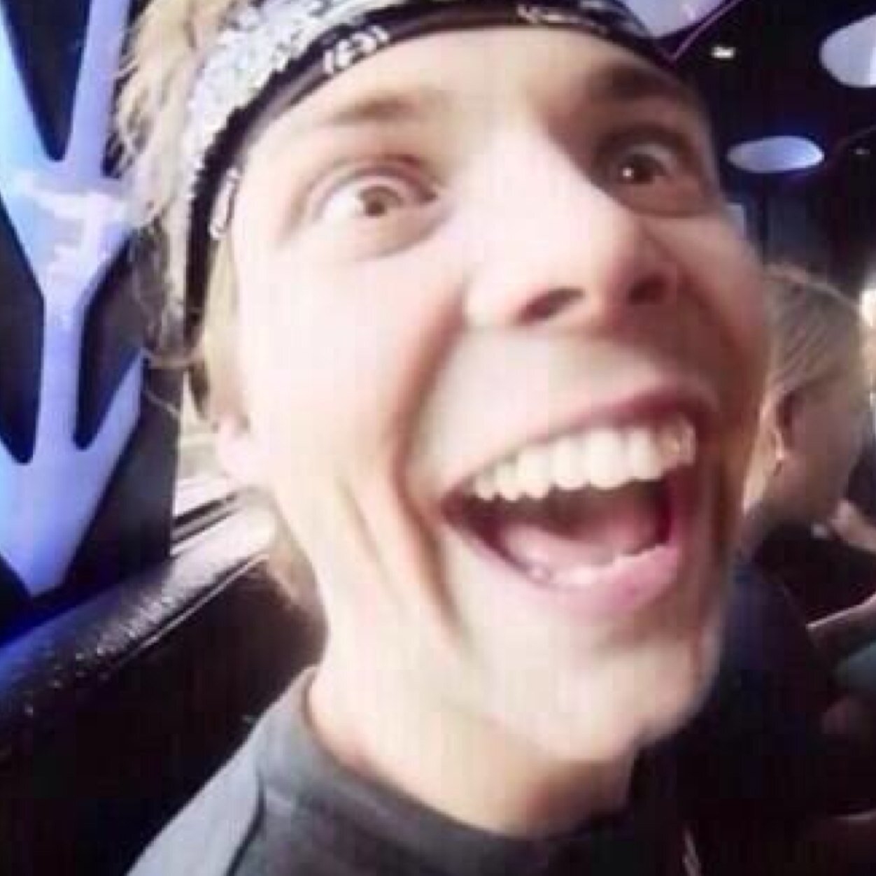 Follow @Ceej_jeec because she gave you a free follow?? Pleeaaassseee?