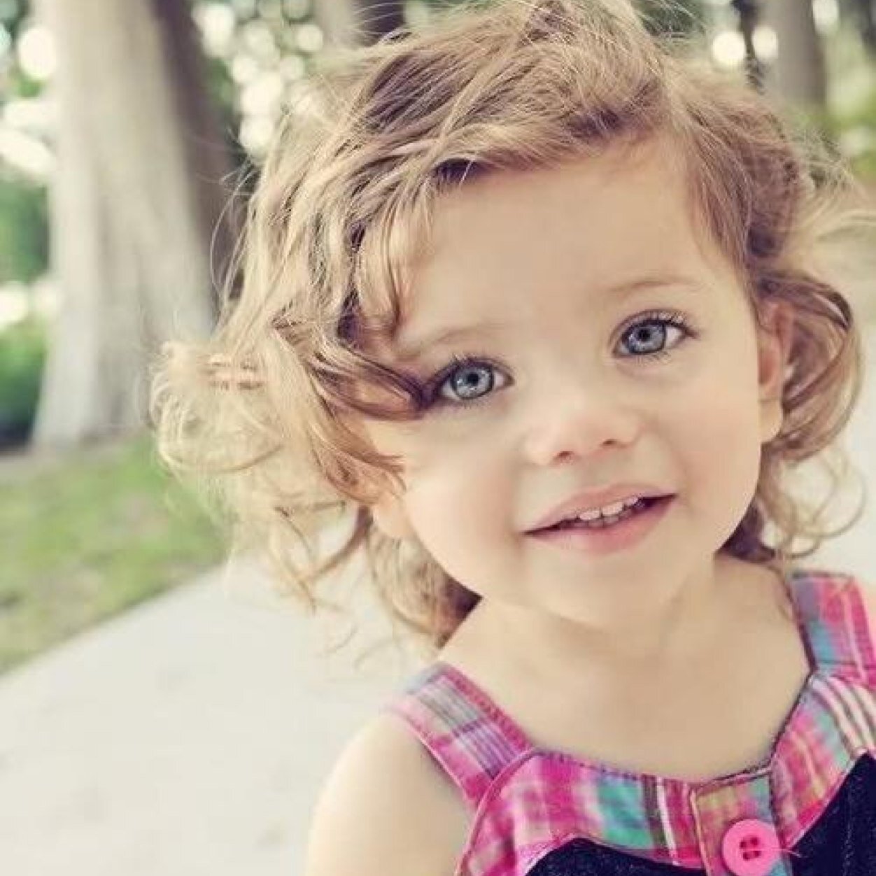*Holds up 4 fingers* | Explores a lot | Clumsy | Daddy: @RavenousReign