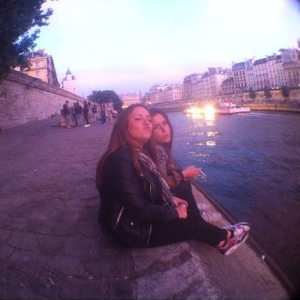 CrlnVieira's profile picture. 