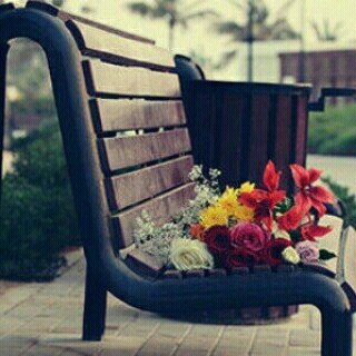 الَلَيِ وٌطِئ جّمًرهّ وٌمًنِ حًرهّا صّاحً ،،،يِضحًکْ عٌلَيِهّهّ الَلَيِ مًاحًسِ بًوٌجّعٌهّأ