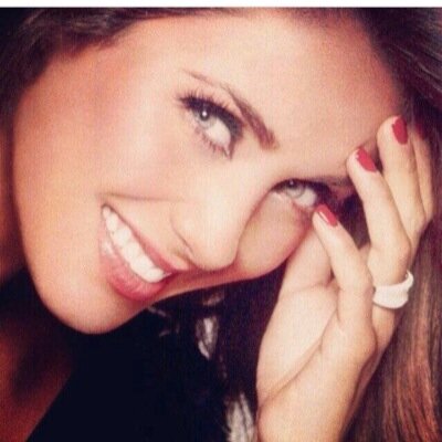 Twitter feito para traduzir todos os tweets da cantora e atriz mexicana @Anahi do espanhol para o português. Follow us :)