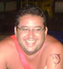 Bem sou apenas um rapaz latino americano, sem dinheiro no banco, que adora fazer novas amizades.
