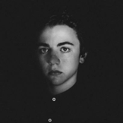 I'm 15 and I photograph commercial stuff. I like photography. And tech. I'm also a C-Stands lover. My world: http://t.co/10XZ9kGbZu