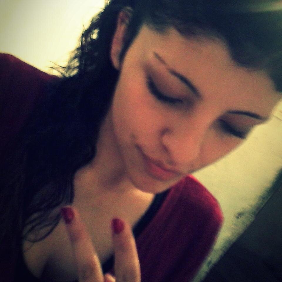 ♥ *.*.Sabes mi nombre, pero no mi historia. Has oído lo que he hecho, pero no por lo que he pasado. Sabes quién fui, pero no sabes quién soy.*.*.  ♥