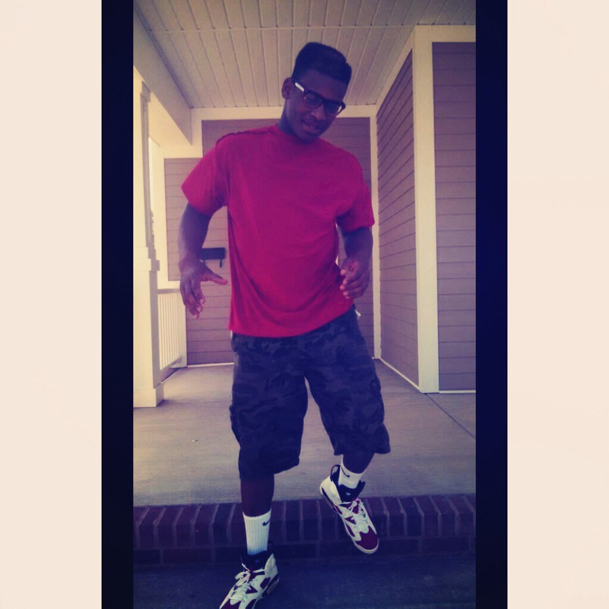 Love God. Football is life. #1.Central Bear. Single,add me on kik drisdris1